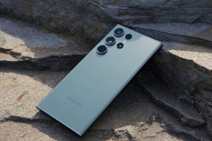 The Samsung Galaxy S23 Ultra lying on a large rock.