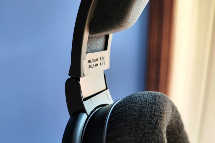 Earcup pivot close-up of Sennheiser HD 660S2.