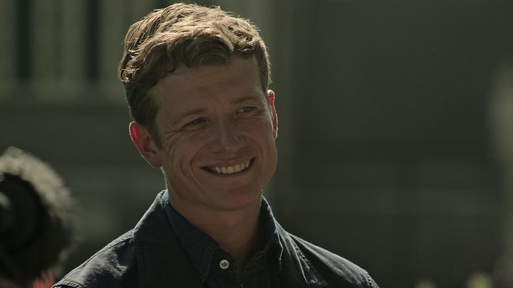 Rhys smiling in a scene from You season 4.