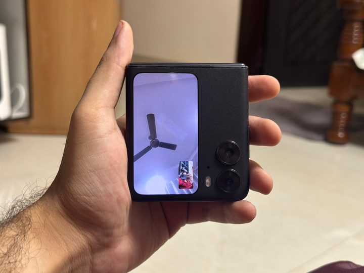 CoverScreen OS app allowing video call on the Oppo Find N2 Flip cover display.