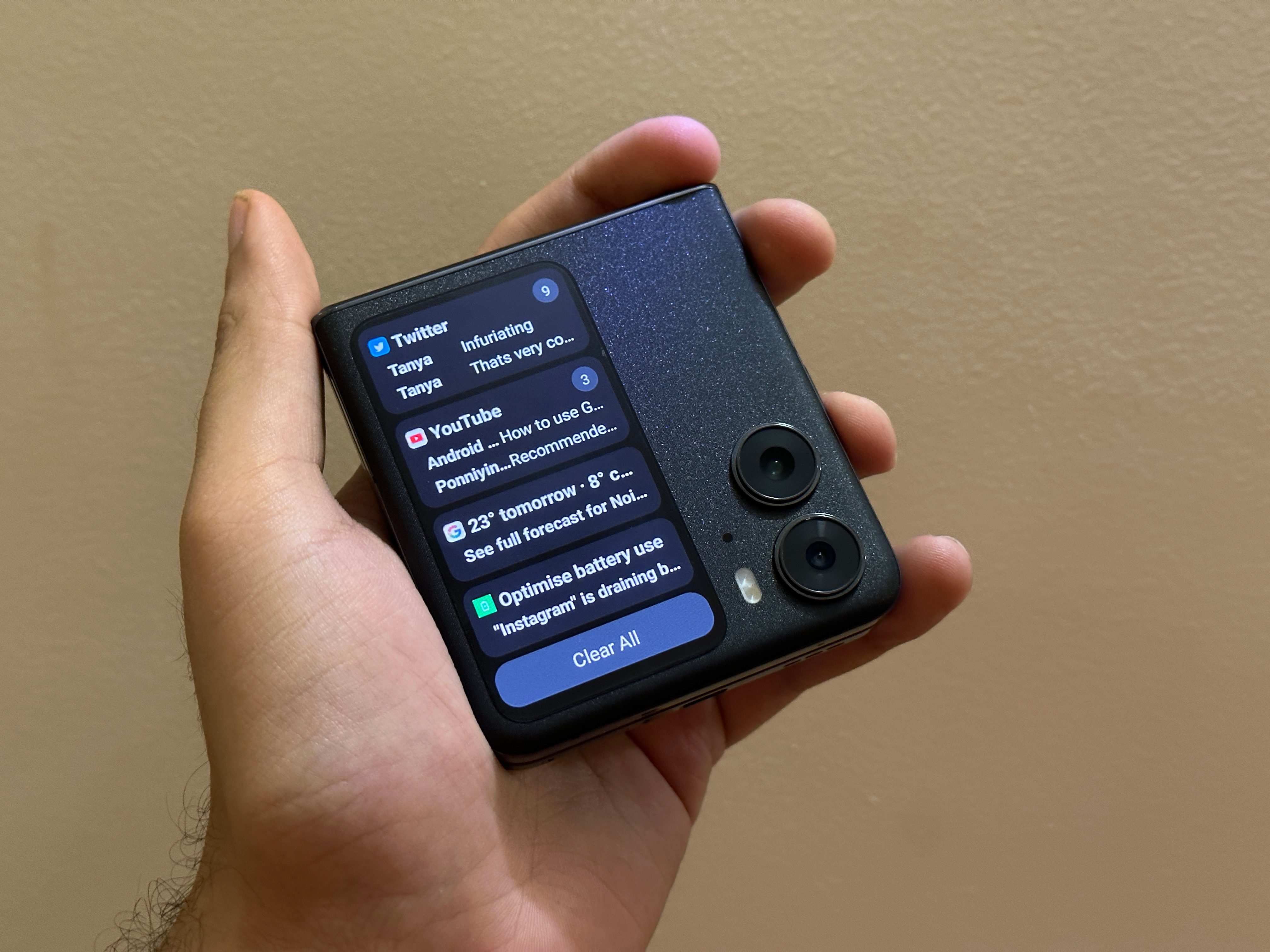 CoverScreen OS app on the Oppo Find N2 Flip cover display.