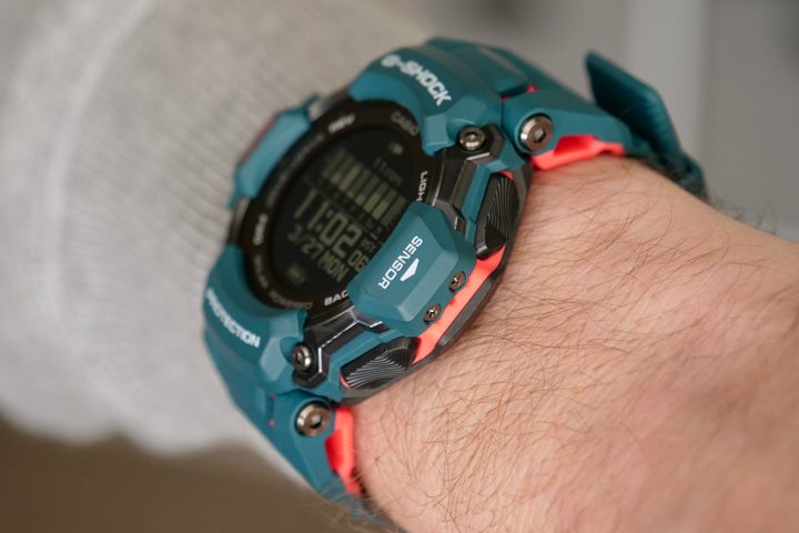 A person wearing the G-Shock GBD-H2000.