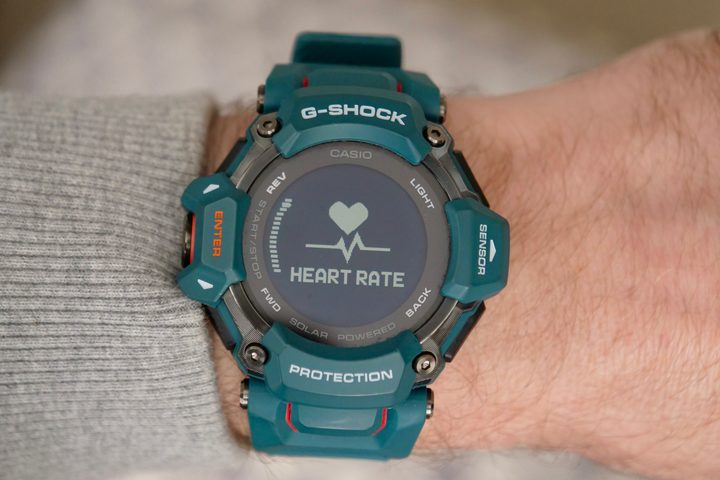 The G-Shock GBD-H2000 can measure heart rate.