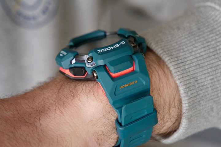 A person wearing the G-Shock GBD-H2000.