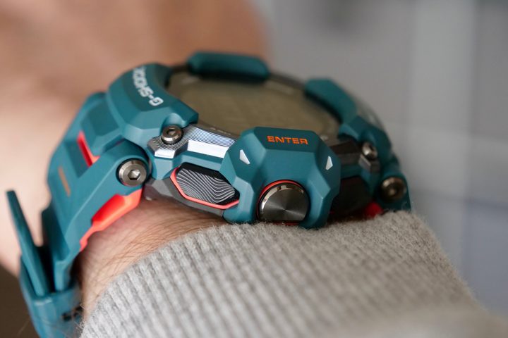 A person wearing the G-Shock GBD-H2000.