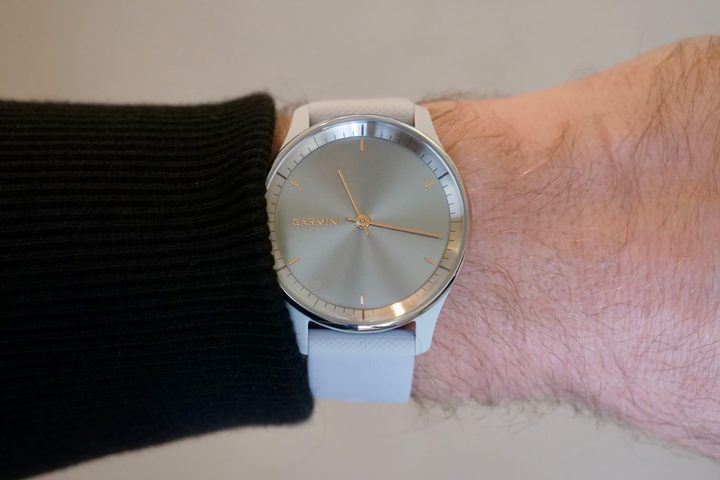 The screen hidden on the Garmin Vivomove Trend.