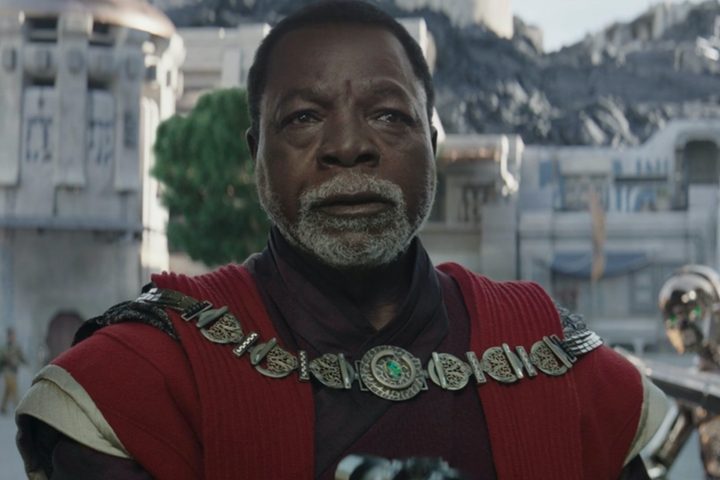 Greef Karga wears a red robe in The Mandalorian Season 3 Episode 1.
