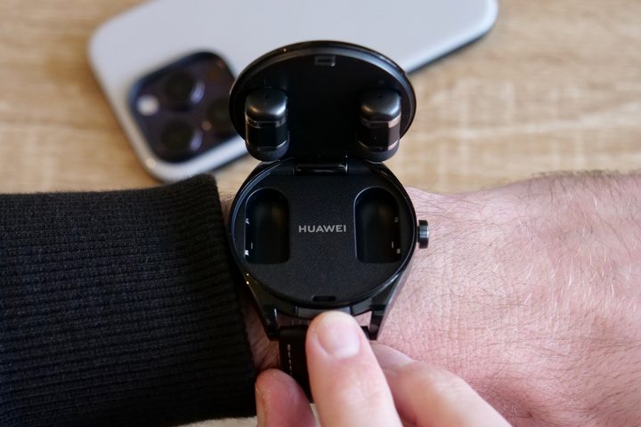The Huawei Watch Buds's open screen, showing the earbuds.