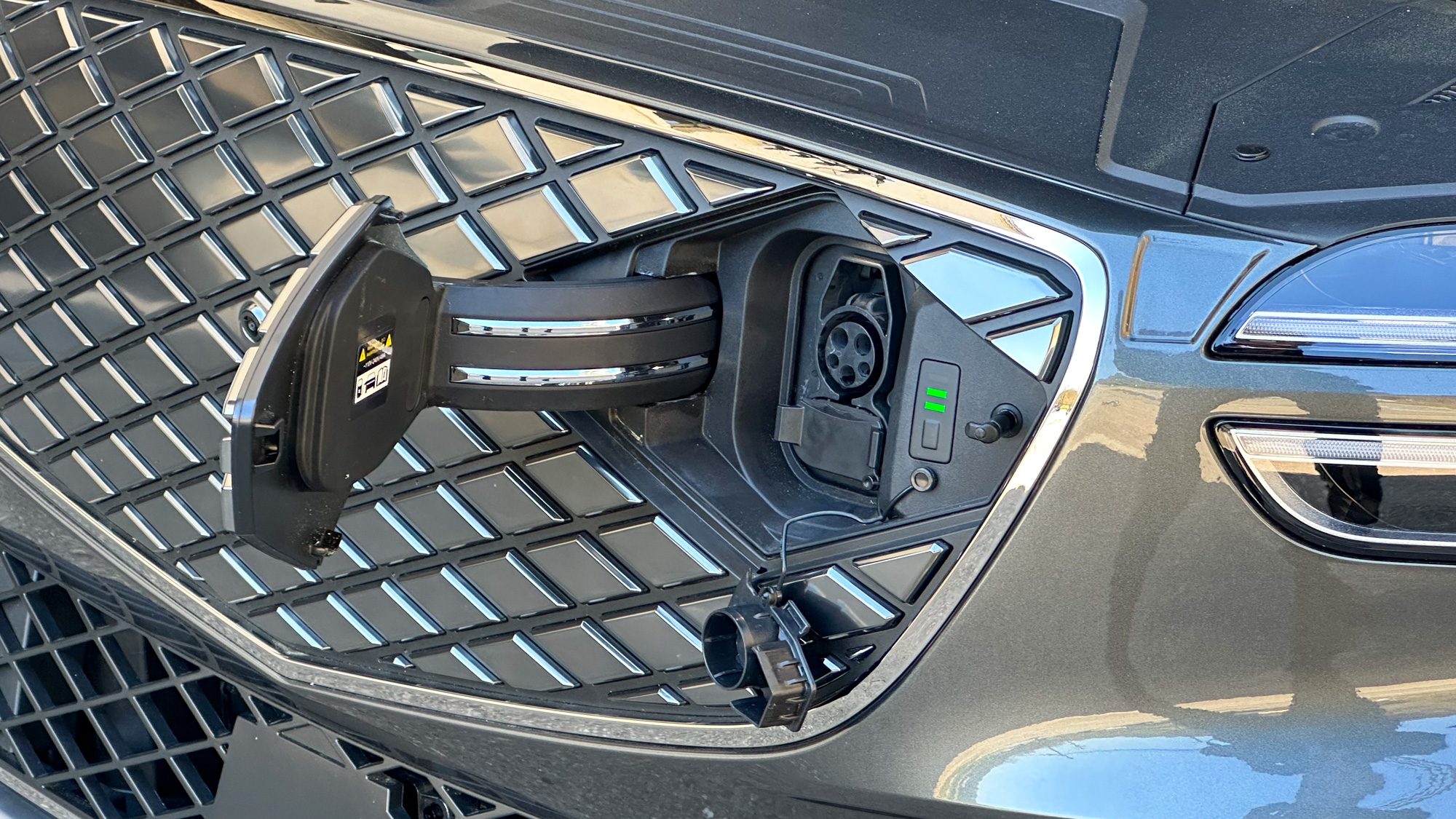 Genesis Electrified GV70 Port