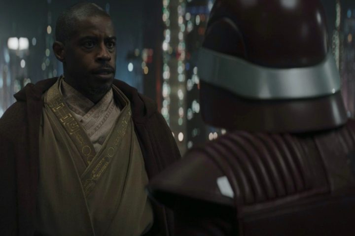 Kelleran Beq stands before a Naboo soldier in The Mandalorian season 3 episode 4.