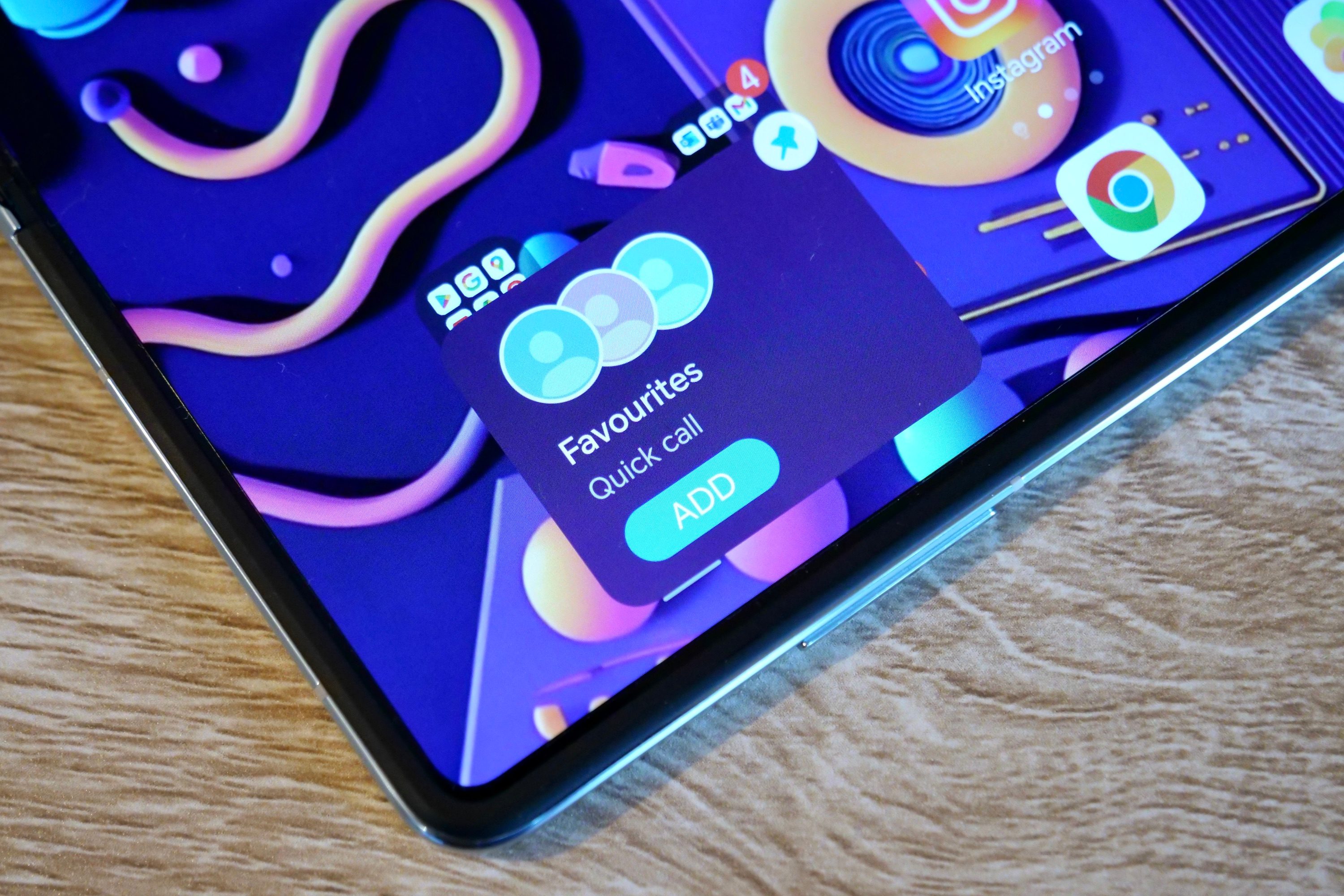 The Honor Magic Vs's app "peek" view.