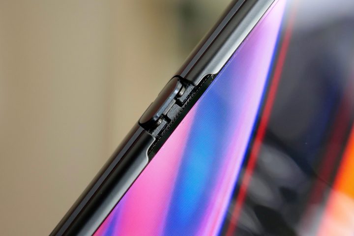 The open Motorola Moto Razr (2022)'s hinge.