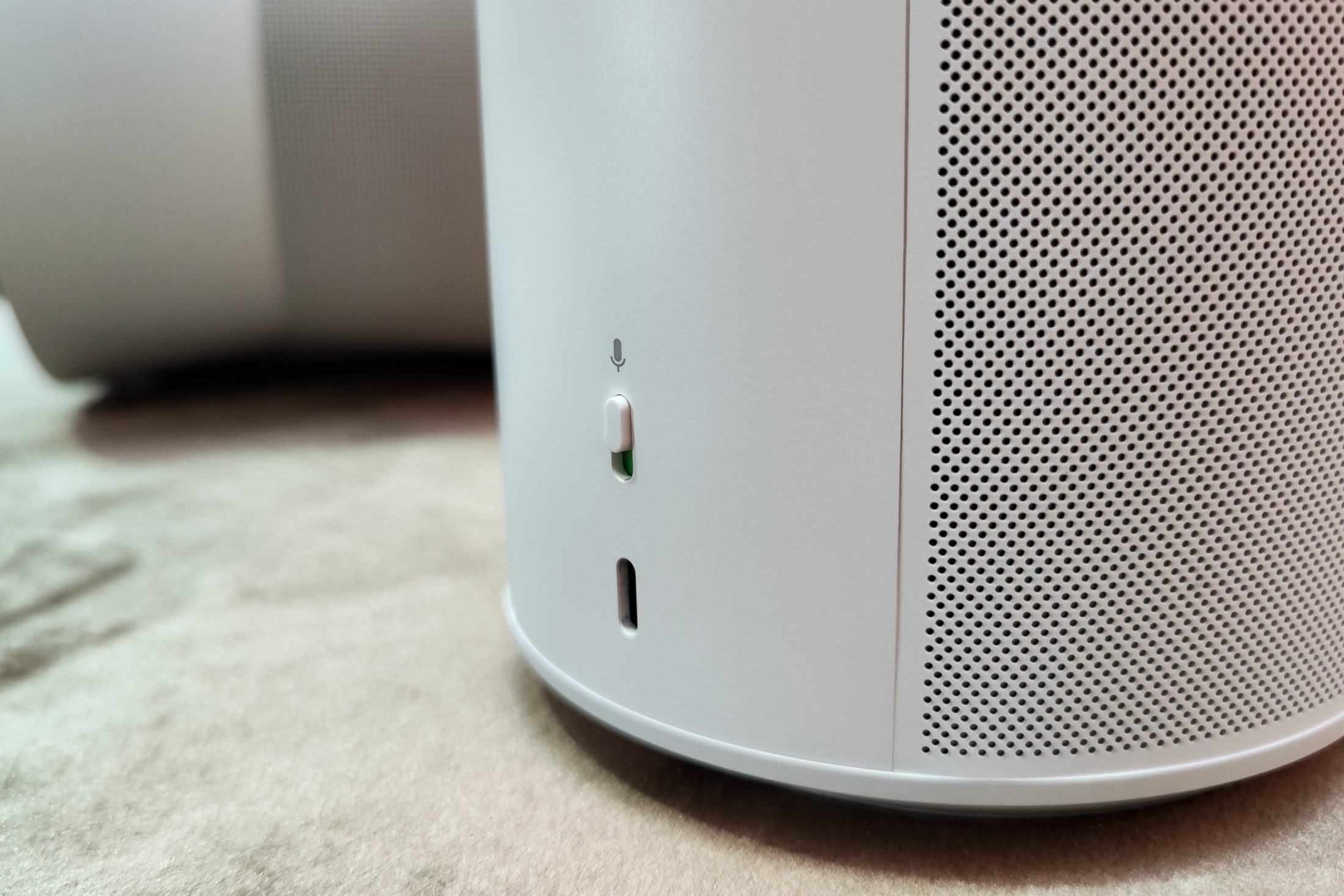 Sonos Era 100, back panel.