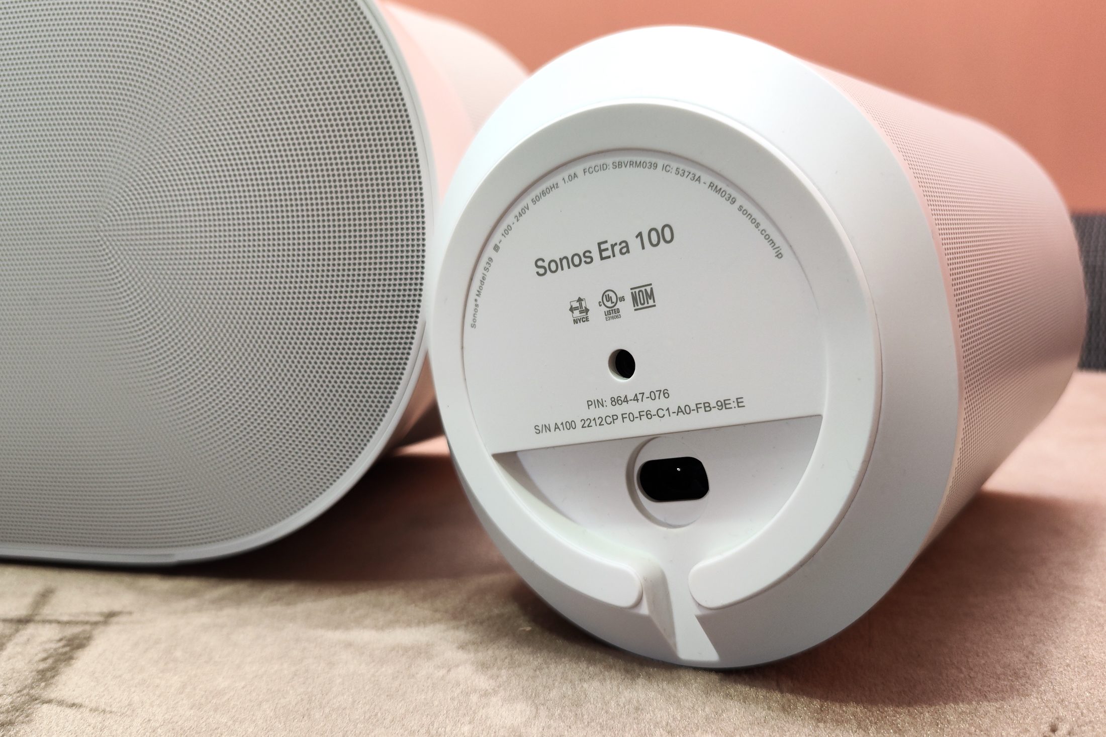 Sonos Era 100, bottom of speaker with power input.
