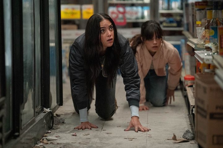 Sam and Tara hide behind a shelf in a bodega in Scream 6.