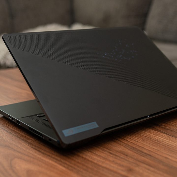 The lid of the Zephyrus M16 on a wooden table.