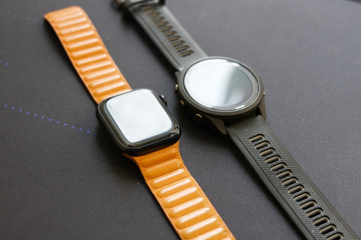 Apple Watch Series 7 next to the Garmin Forerunner 265.
