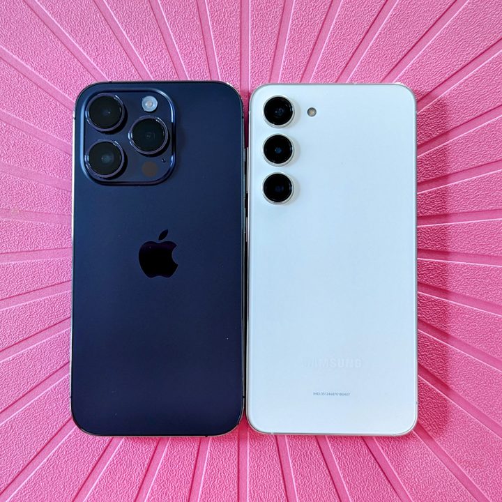 Deep purple iPhone 14 Pro and Cream Galaxy S23 side by side
