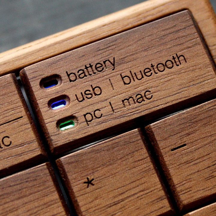 The indicator lights on a wooden keyboard.