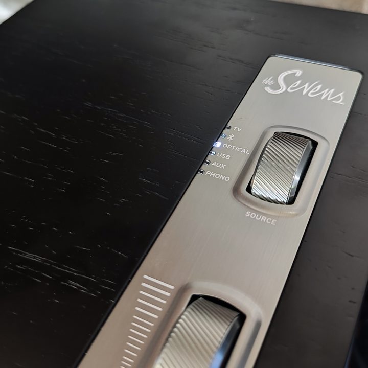 Klipsch The Sevens: top controls.