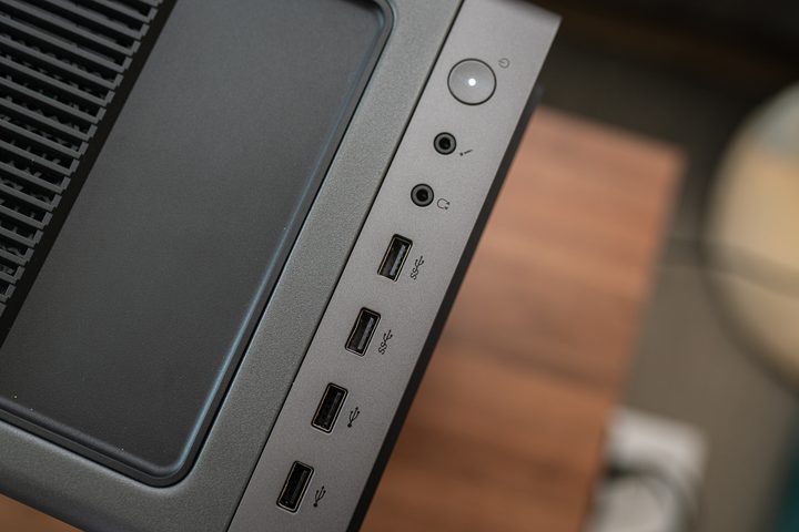 Ports on the Lenovo Legion Tower 7i.