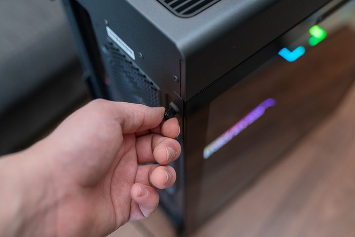 Screws on the Lenovo Legion Tower 7i.