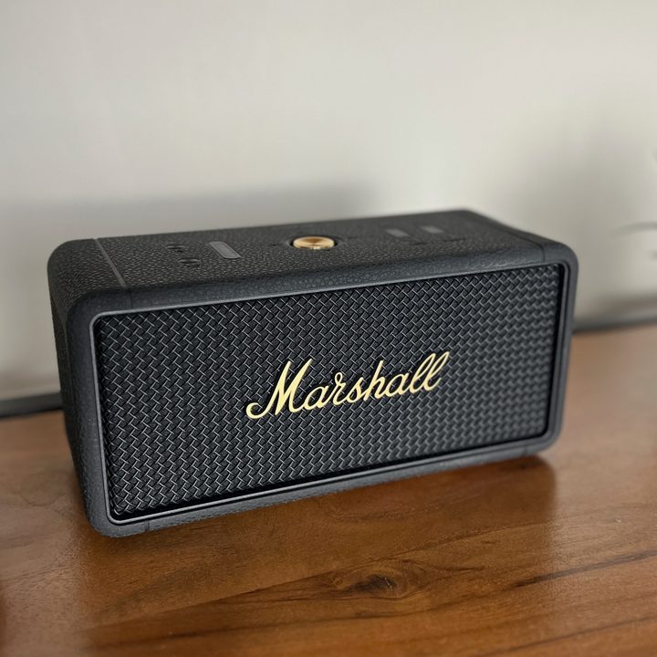 marshall middleton bluetooth speaker review on shelf