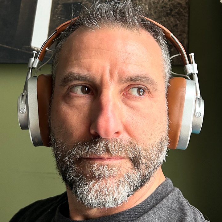Front view of man wearing M&D MH40 Wireless 2023.