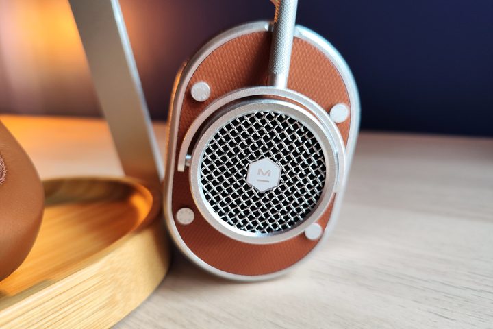 M&D MH40 Wireless 2023 earcup detail.