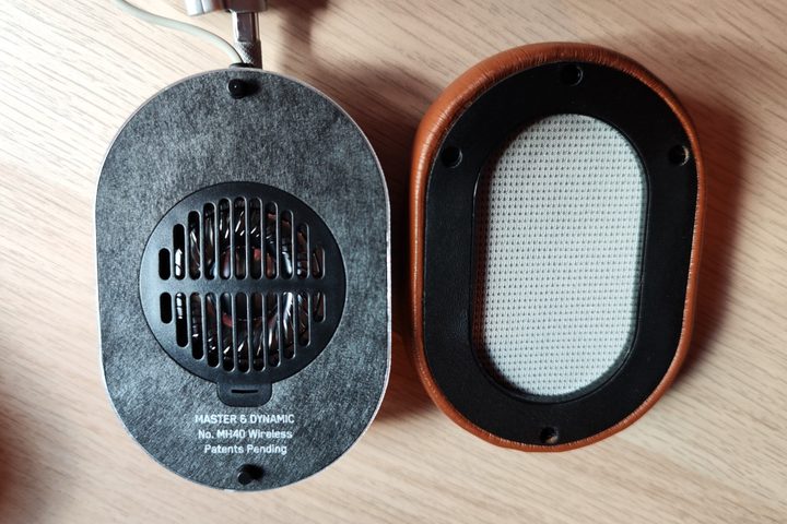 M&D MH40 Wireless 2023 with earcushion removed.