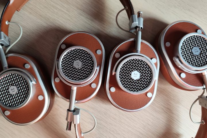 M&D MH40 Wireless 2023 (top, center right) and 2019 model (bottom, center left).