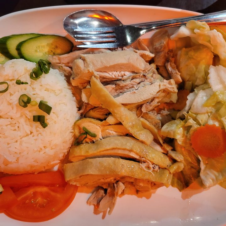 Hainan chicken dish captured with Samsung Galaxy S21