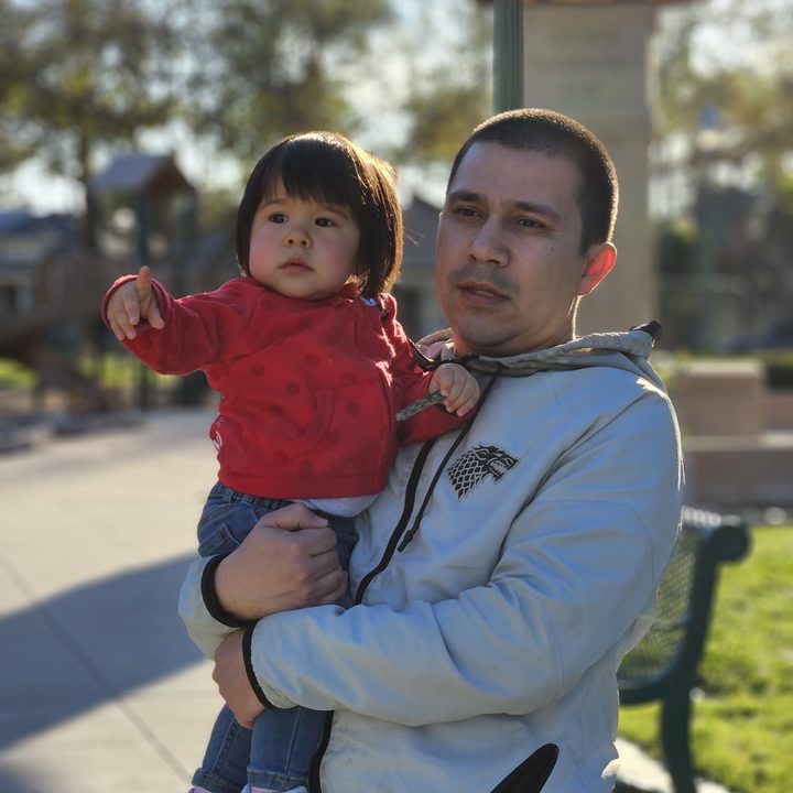 Daddy daughter portrait captured with Samsung Galaxy S23 portrait mode