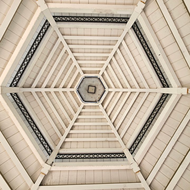Gazebo ceiling captured with Samsung Galaxy S23 main camera