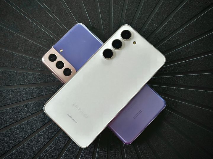 Samsung Galaxy S23 in Cream and a S21 in Phantom Violet