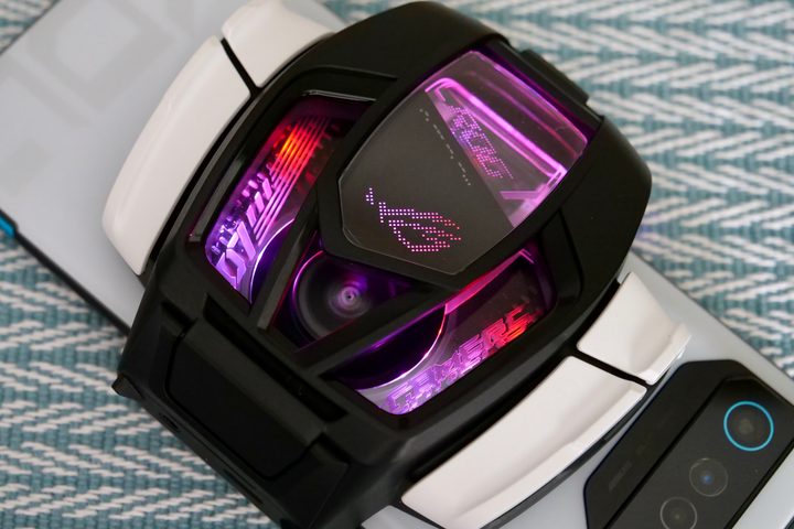 The back of the AeroActive Cooler 7 on the Asus ROG Phone 7 Ultimate.