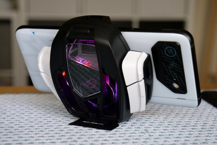 The back of the AeroActive Cooler 7 on the Asus ROG Phone 7 Ultimate.