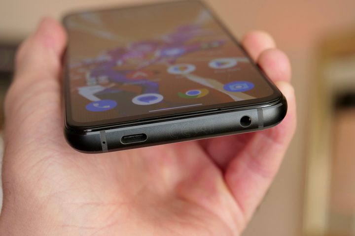The Asus ROG Phone 7 Ultimate's charging port and headphone jack.