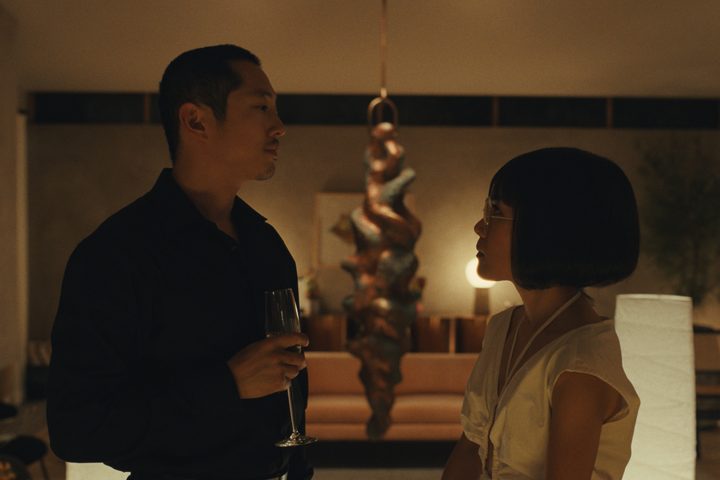 Steven Yeun and Ali Wong face each other in Beef.