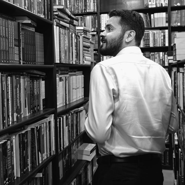 Prakhar Khanna in bookstore, captured on Xiaomi 13 Pro 35mm portrait mode.