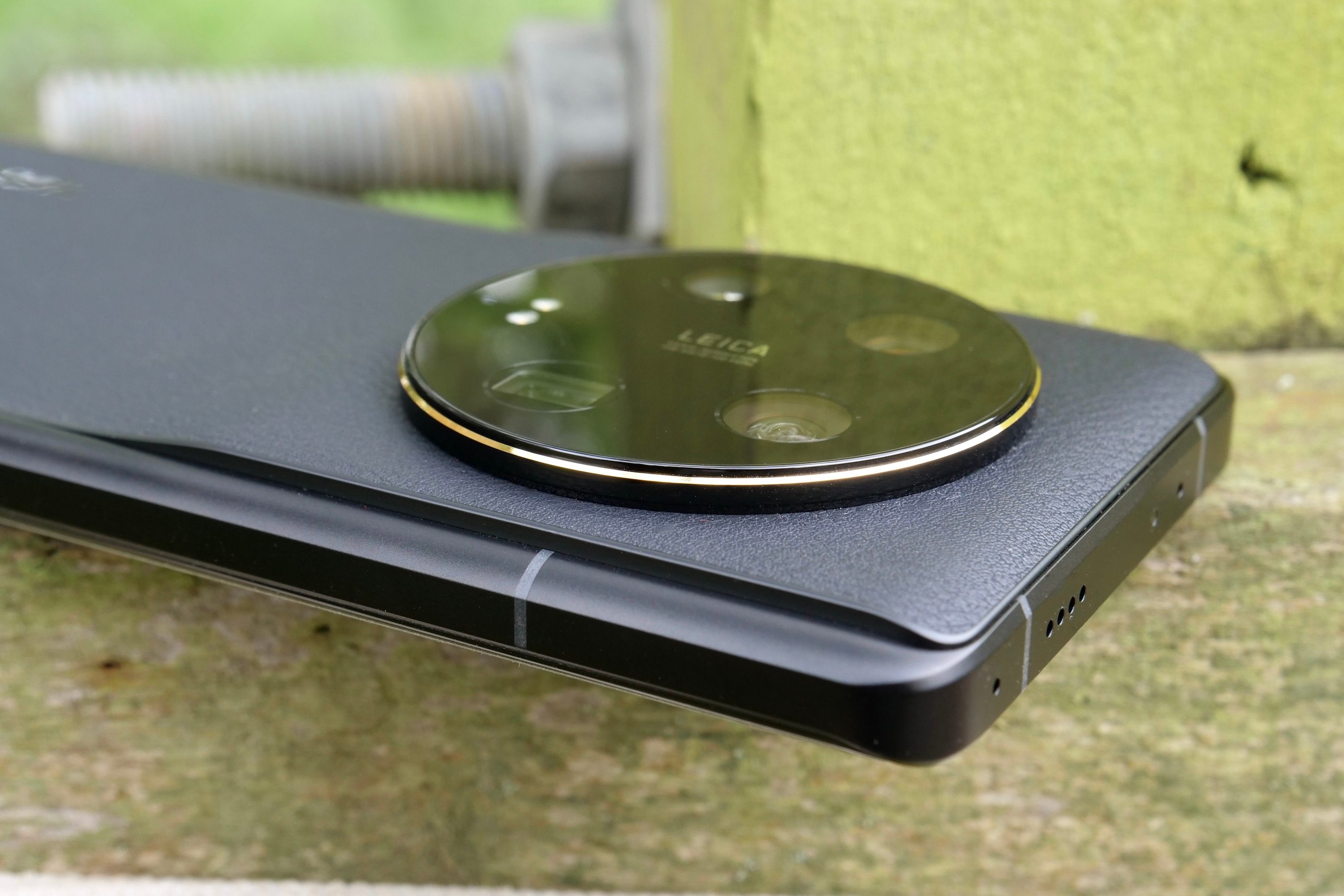 The side of the Xiaomi 13 Ultra and its camera module.