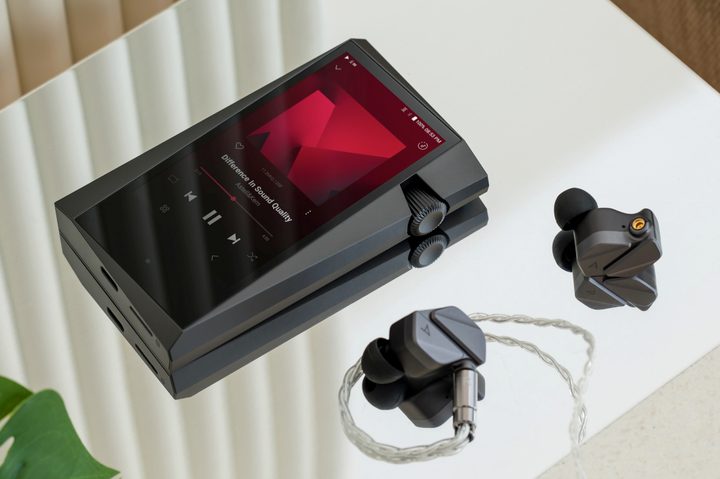 Astell&Kern SR35 digital audio player with earbuds.