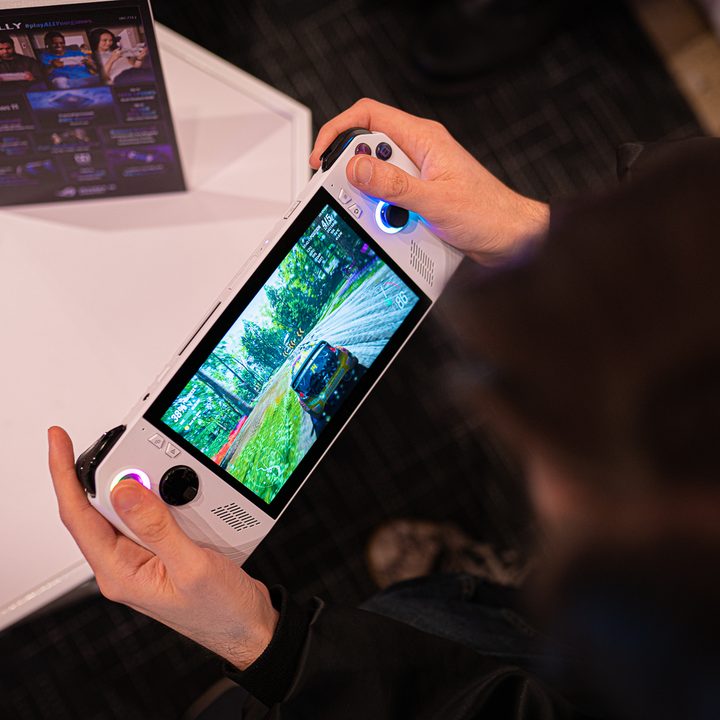 Forza Horizon 4 runs on an Asus ROG Ally.