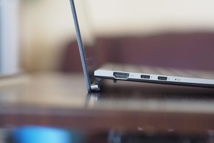 Asus Zenbook S 13 OLED 2023 side view showing hinge.