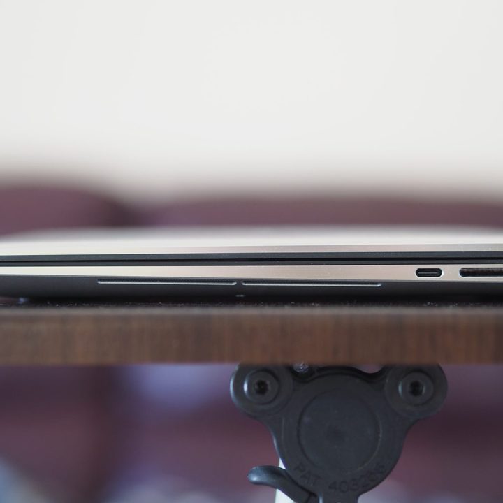 Del XPS 15 9530 right side view showing ports.