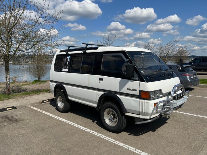 A Mitsuhbishi Delica van parked at the Columbia River.