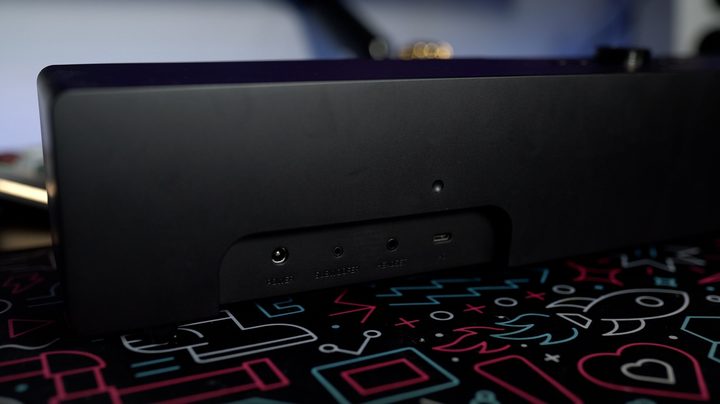 Inputs on the Razer Levithan V2 Pro.