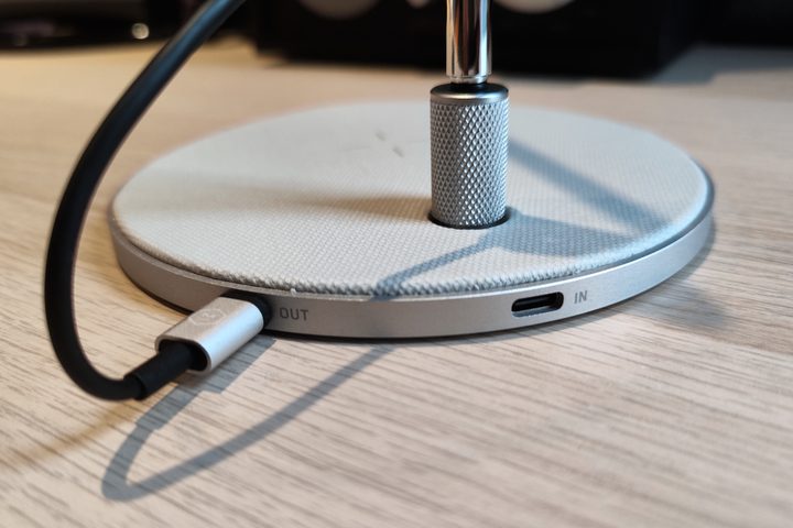Master & Dynamic MC300 base close-up on USB-C ports.