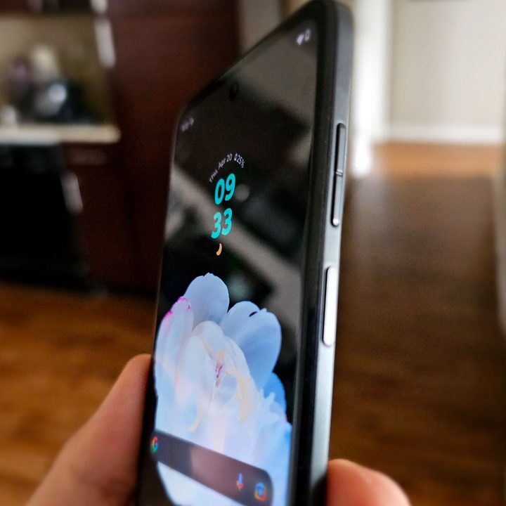 An image showing off the lock screen button/fingerprint scanner and the volume buttons on the Moto G Power 5G.