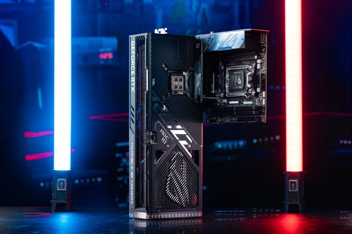 Asus RTX 4090 ROG Strix plugged into a motherboard.